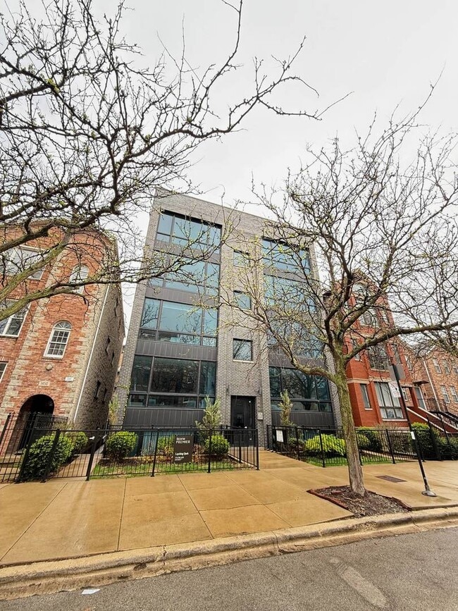 property at 1446 W Cortez St