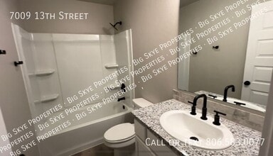 7009 13th St in Lubbock, TX - Foto de edificio - Building Photo