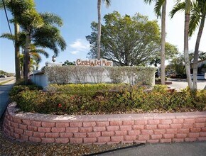 1634 Stickney Point Rd, Unit 201 in Sarasota, FL - Foto de edificio - Building Photo
