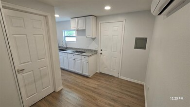 3142 Diana Dr in Zephyrhills, FL - Building Photo - Building Photo