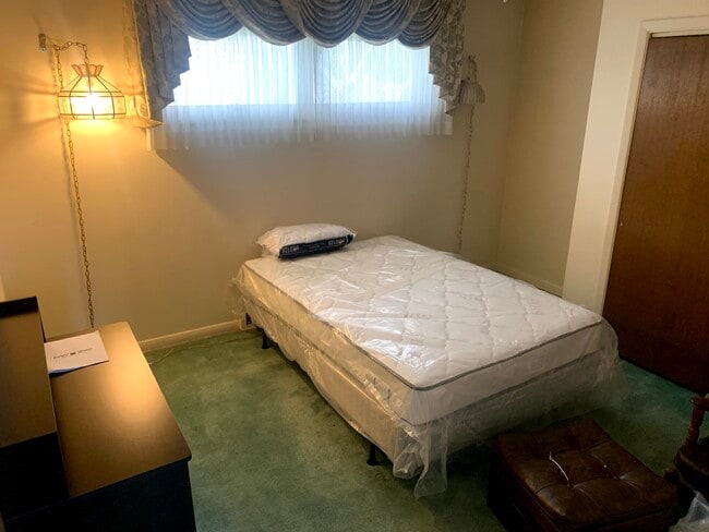 44 Park Pl, Unit 1 in Johnson City, NY - Foto de edificio - Building Photo