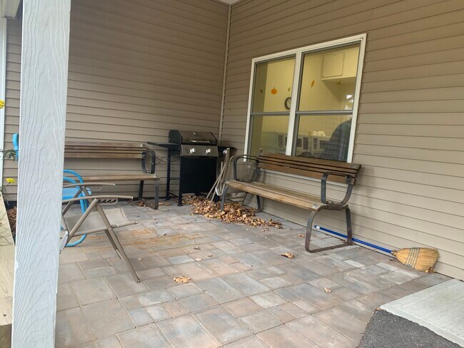 93 Mountain St in Bristol, VT - Building Photo - Building Photo