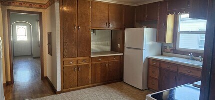 825 N 16th St in Bismarck, ND - Building Photo - Building Photo