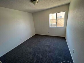 6133 Katrina Pl in Palmdale, CA - Building Photo - Building Photo
