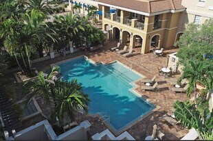 1064 N Tamiami Trl, Unit 320 in Sarasota, FL - Building Photo