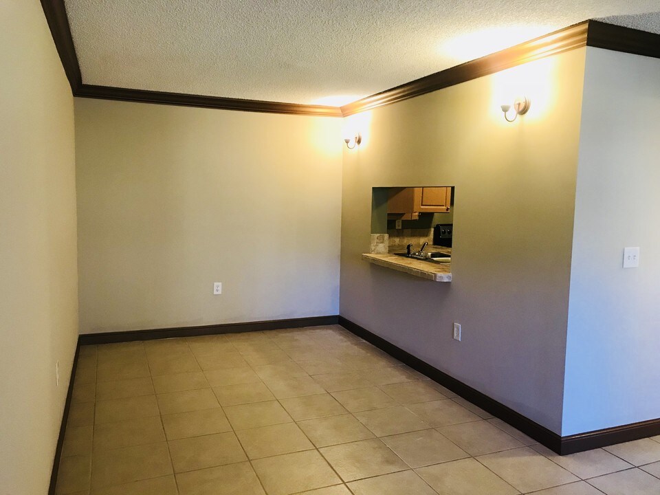 6031 10th Ave N in Greenacres, FL - Foto de edificio