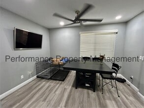 11708 Valley Forge Way in Bakersfield, CA - Building Photo - Building Photo