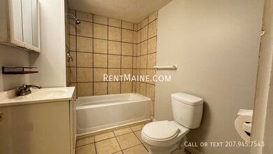 206 Maine Ave in Farmingdale, ME - Building Photo - Building Photo
