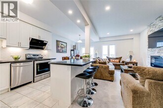 16 Dayman Dr in Hamilton, ON - Building Photo - Building Photo