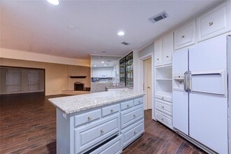 10850 Kirktown Dr in Houston, TX - Building Photo - Building Photo