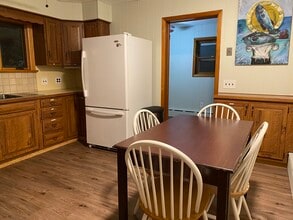 610 Pawling Ave, Unit Floor 1 in Troy, NY - Building Photo - Building Photo
