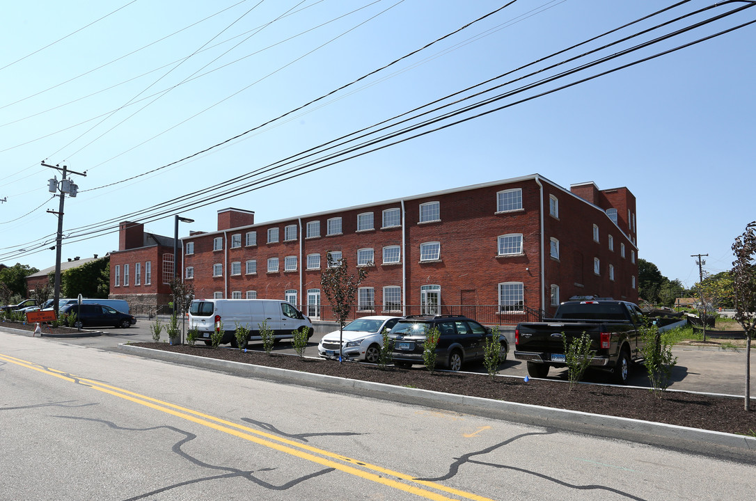 Threadmill Apartments in Pawcatuck, CT - Building Photo