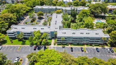 6075 N Sabal Palm Blvd in Tamarac, FL - Building Photo - Building Photo