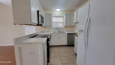 122 Seagrass Way in Panama City Beach, FL - Foto de edificio - Building Photo