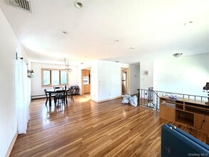 3 Flower Ln in Glen Cove, NY - Building Photo - Building Photo