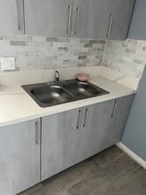 1108 W 110th St in Los Angeles, CA - Building Photo - Building Photo