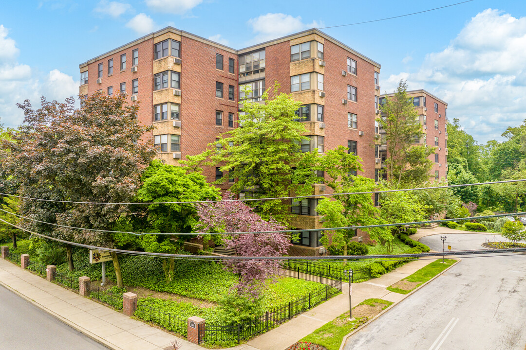 Wildman Arms Condominiums in Lansdowne, PA - Foto de edificio