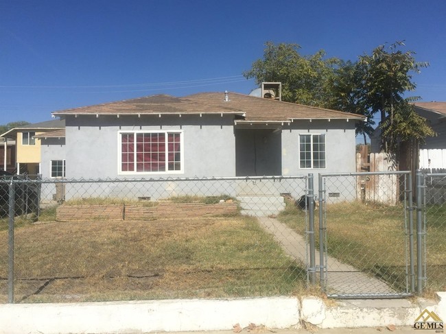 806 Washington Ave in Bakersfield, CA - Building Photo - Building Photo