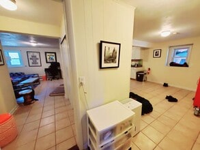 9 Algonquin Ave, Unit L in Stamford, CT - Foto de edificio - Building Photo