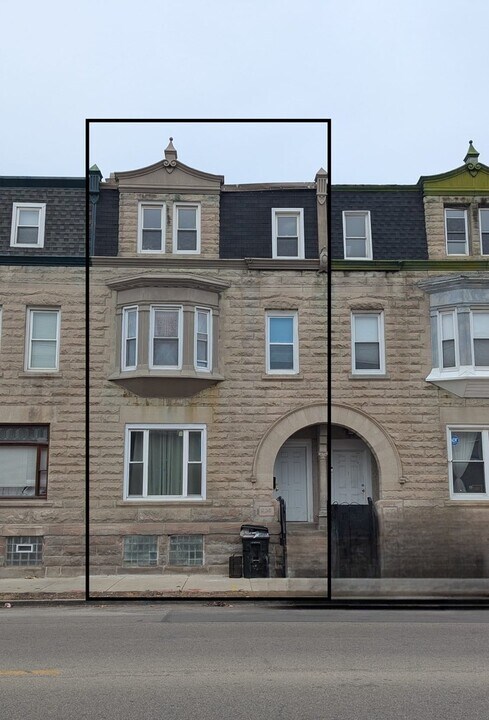 235 N Sacramento Blvd in Chicago, IL - Foto de edificio
