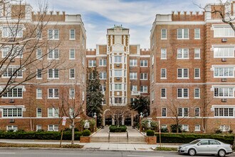 3901 Connecticut Ave NW in Washington, DC - Foto de edificio - Building Photo