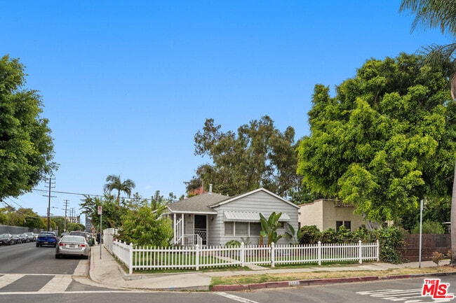 3600 Kelton Ave in Los Angeles, CA - Building Photo - Building Photo