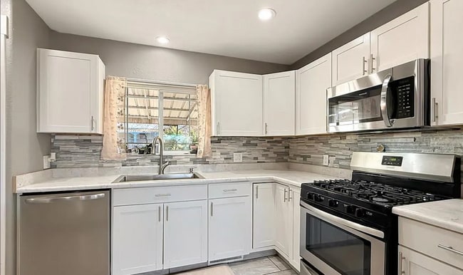 2891 S Valentia St in Denver, CO - Foto de edificio - Building Photo