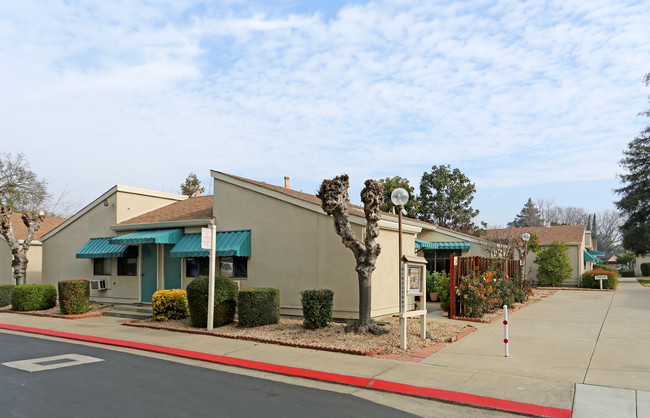 Hillcrest Gardens in Livermore, CA - Building Photo - Building Photo