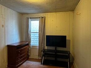 109 E Hampton St, Unit Front house in Staunton, VA - Building Photo - Building Photo