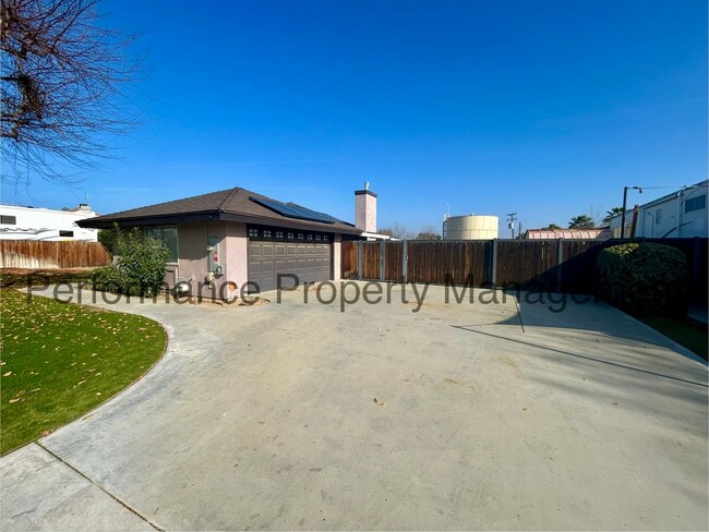 3200 Granlee Ct in Bakersfield, CA - Building Photo - Building Photo