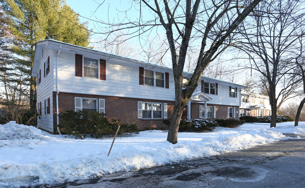 Pioneer Valley Apartments in Sunderland, MA - Building Photo