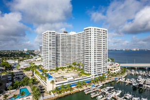 Grandview Palace in North Bay Village, FL - Building Photo