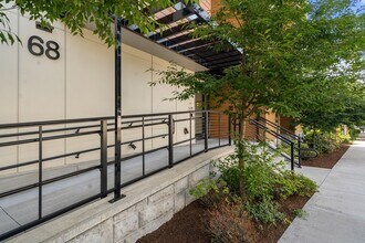 68 Los Angeles St in Newton, MA - Building Photo - Building Photo