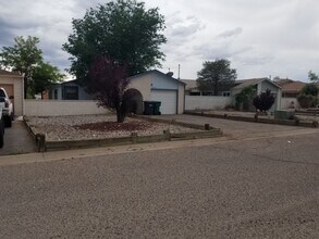 4216 Russel Ct NE in Rio Rancho, NM - Building Photo - Building Photo