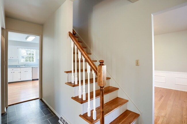 332 Deerfield Rd in Camp Hill, PA - Building Photo - Building Photo