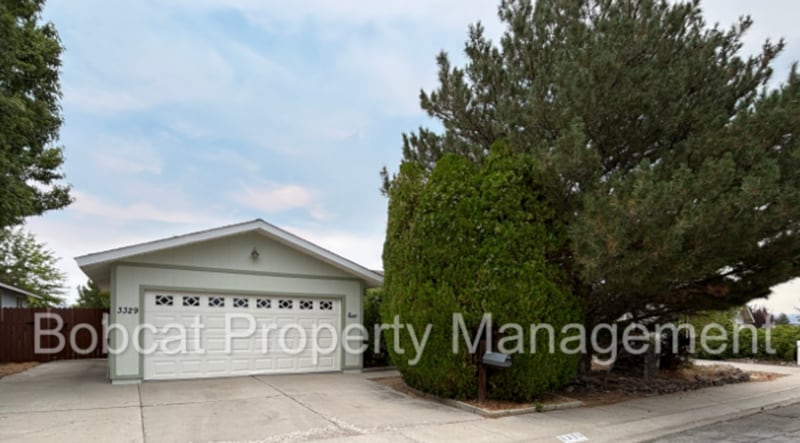 3329 Somerset Way in Carson City, NV - Building Photo