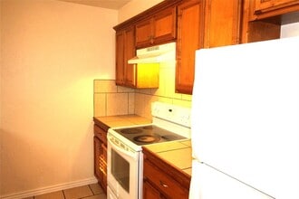 118 NE 12th St in Moore, OK - Building Photo - Building Photo