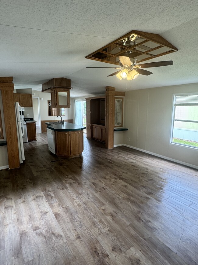 200 Raider Ln in Lumberton, TX - Building Photo - Building Photo