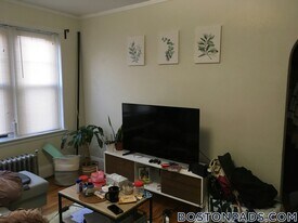 349 Pleasant St in Malden, MA - Building Photo