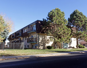 Whispering Pines Apartments in Aurora, CO - Building Photo - Building Photo