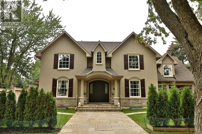 362 Cairncroft Rd in Oakville, ON - Building Photo - Building Photo