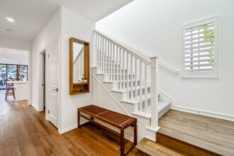 132 Rotunda in Irvine, CA - Building Photo - Building Photo