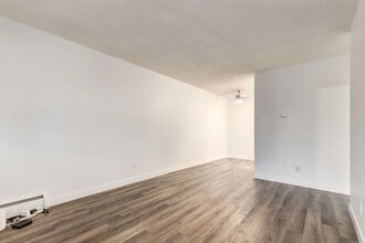 Sunnyside Gardens in Calgary, AB - Building Photo - Building Photo