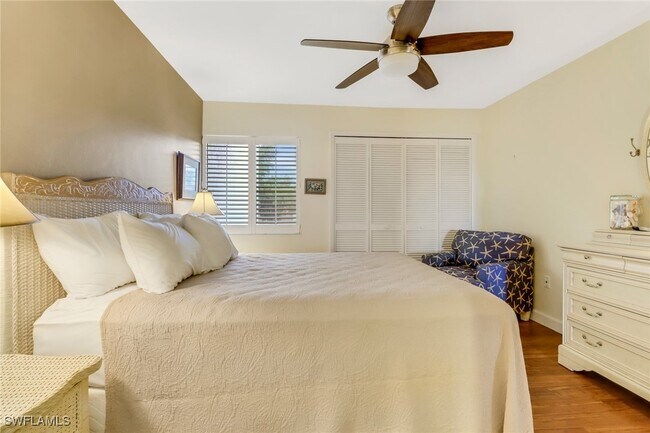 property at 4811 S Landings Dr