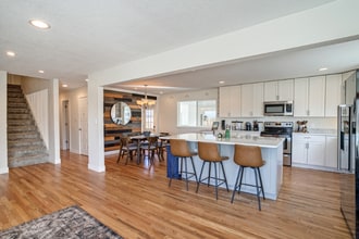 10490 W Dakota Ave in Lakewood, CO - Foto de edificio - Building Photo