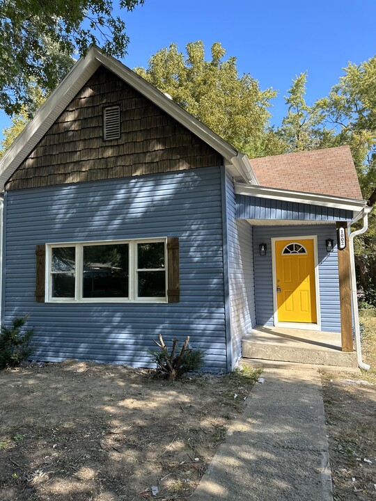 1002 Cherokee St in Leavenworth, KS - Building Photo