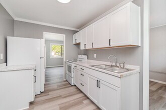 3711 Swede Ave in Midland, MI - Building Photo - Building Photo