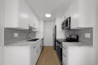 1025 W University Ave in San Diego, CA - Building Photo - Building Photo