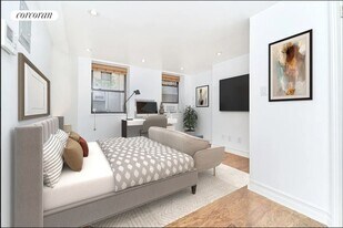 226 W 13th St in New York, NY - Building Photo