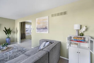 51 Tower Rd in Downers Grove, IL - Building Photo - Building Photo